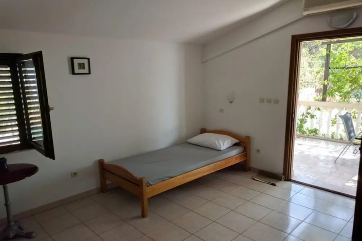 Room 3 of 9