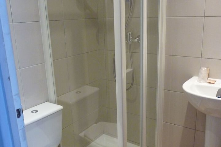 Room 8 of 16