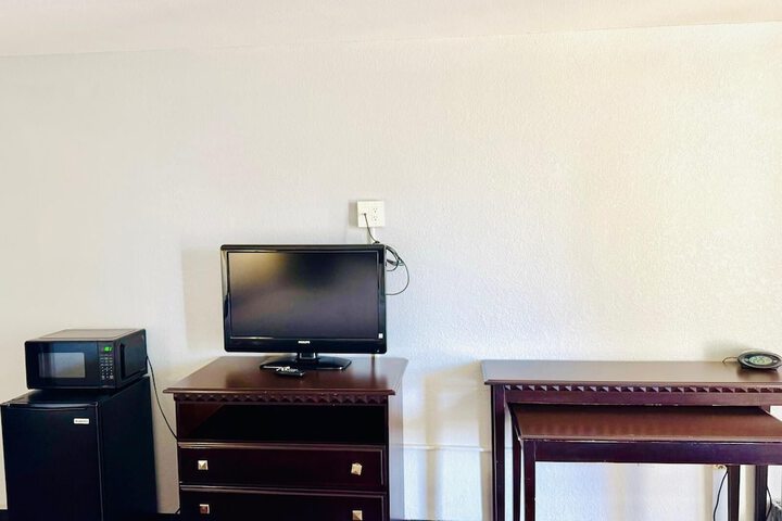 Room 9 of 25