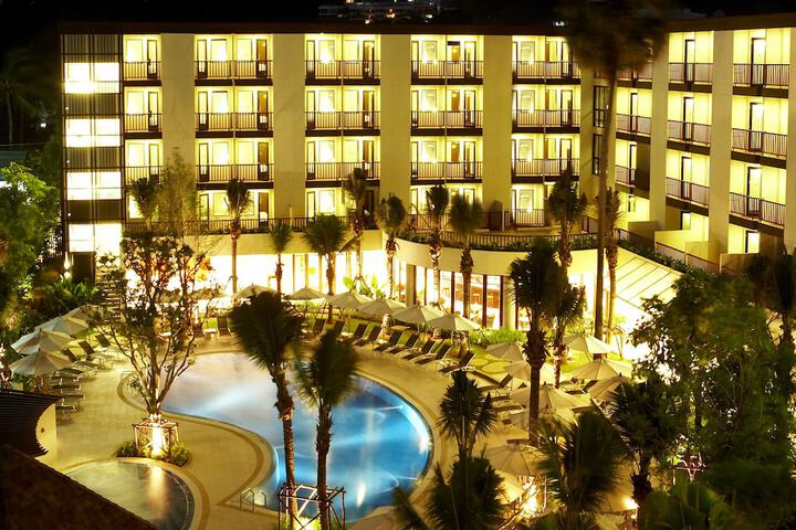 Hotel Pool