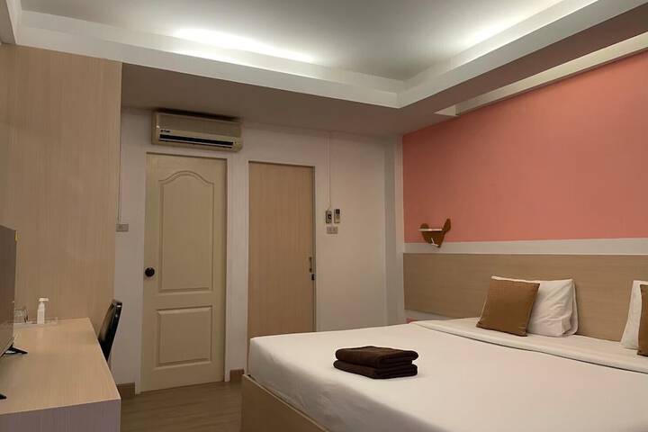 Room 6 of 76