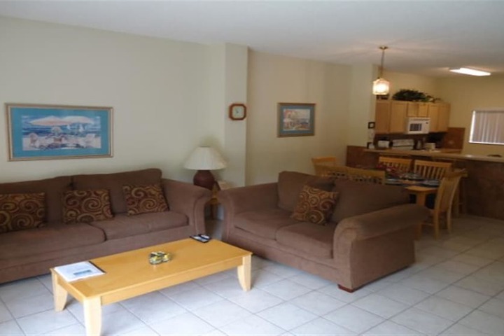 Lounge 17 of 21