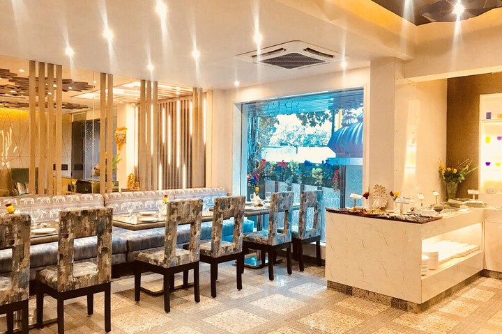 Dining 93 of 110