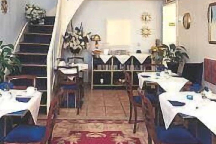Dining 14 of 25