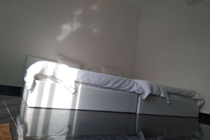 Room 6 of 19