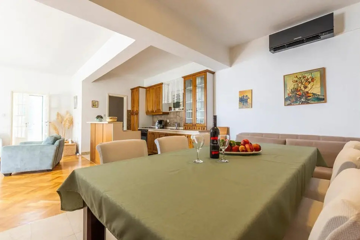 Amazing Home in Podstrana With Wifi and 4 Bedrooms