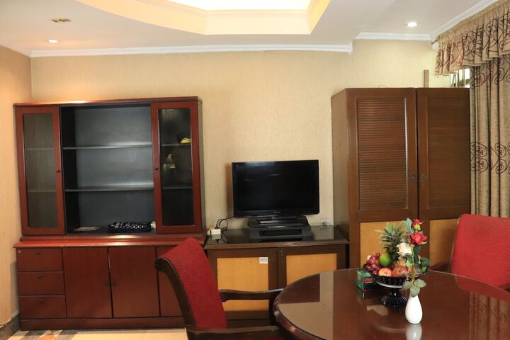 Room 9 of 11