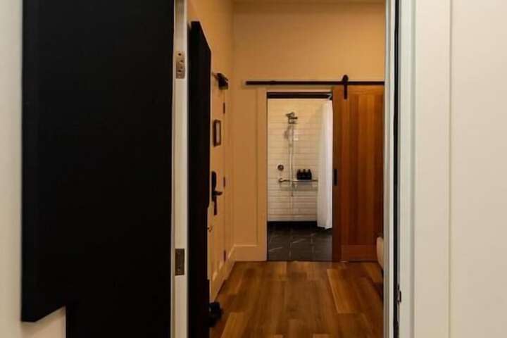 Room 33 of 51