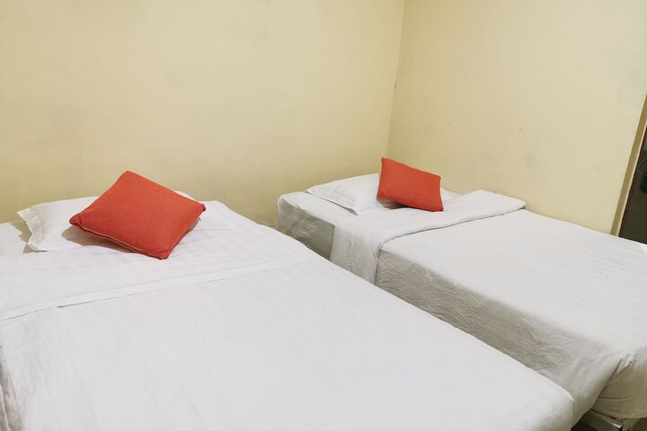 Room 11 of 33