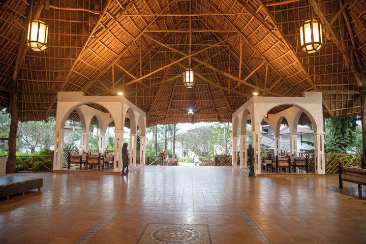 Entrance & Lobby