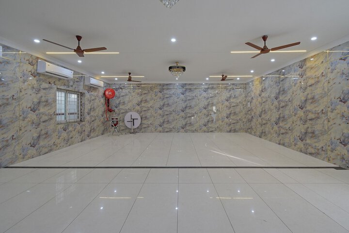 Ballroom/Hall 35 of 39