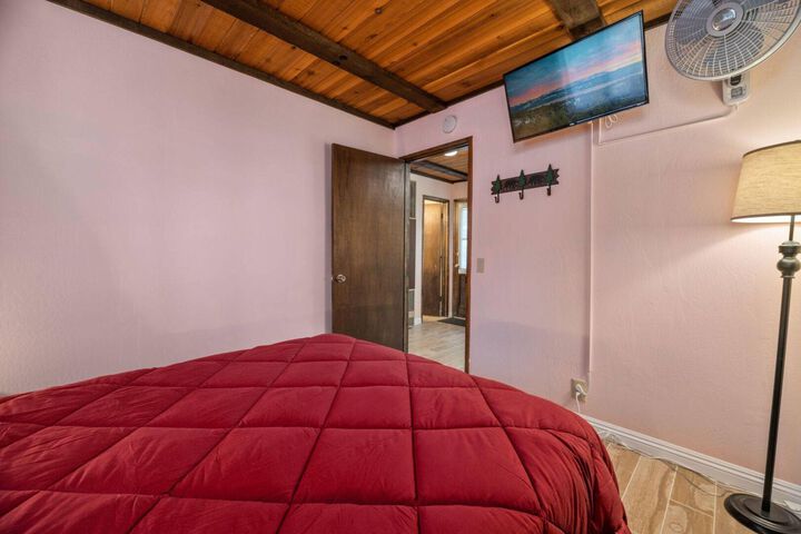 Room 14 of 18