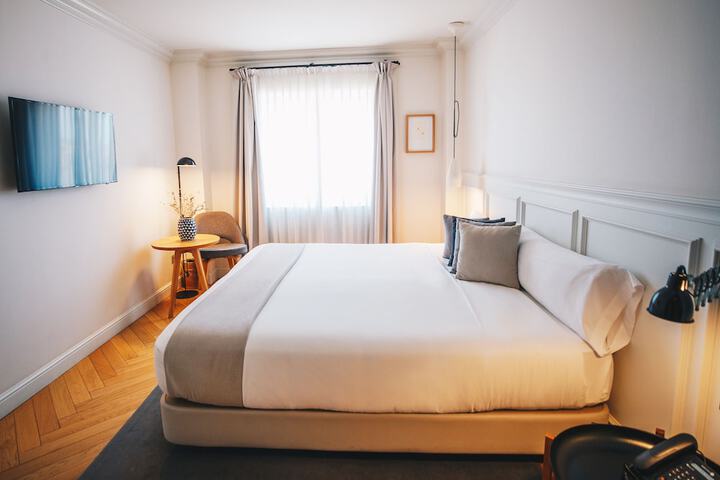 Room 10 of 90