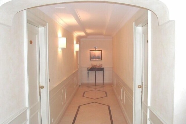 Ballroom/Hall 20 of 31