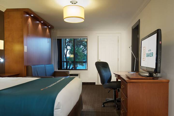 Room 8 of 48