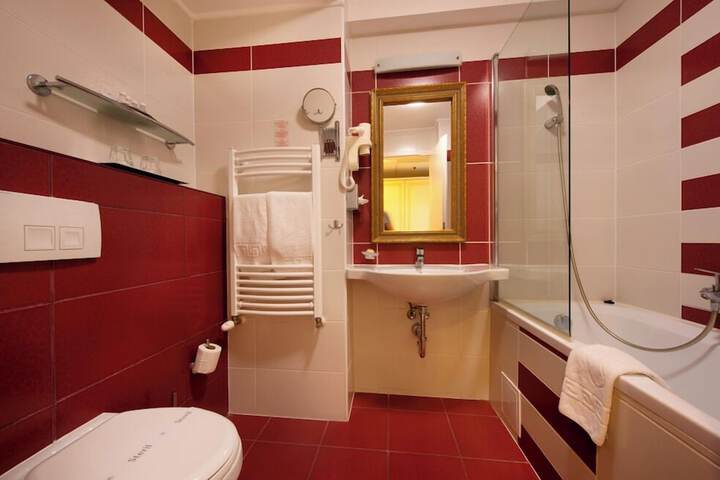 Room 42 of 69