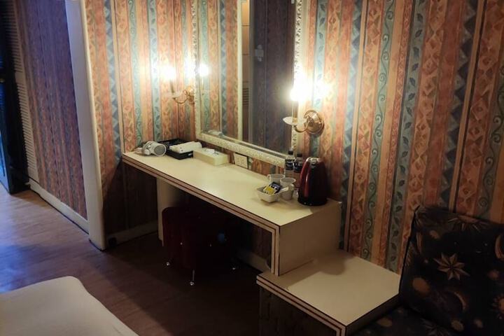 Room 30 of 50