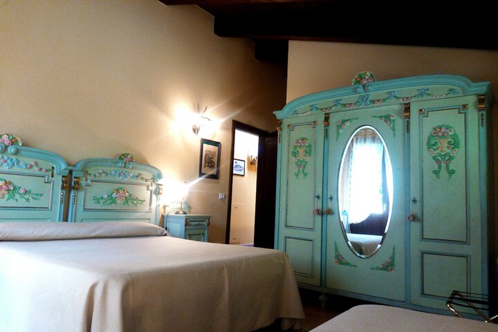 Room 2 of 47
