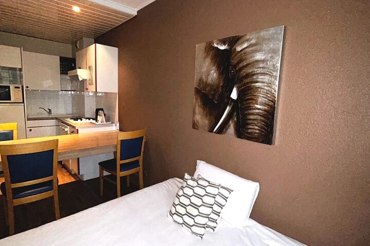 Room 9 of 31