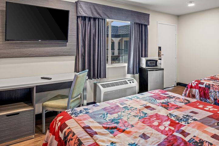 2 Queen Beds (5 of 5)