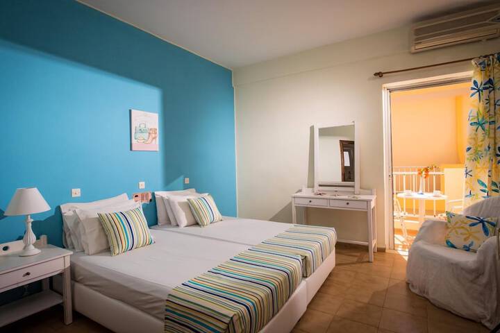 Room 3 of 33