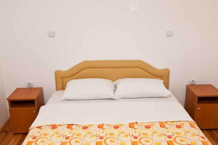 Room 7 of 53