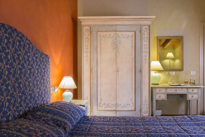 Room 3 of 75