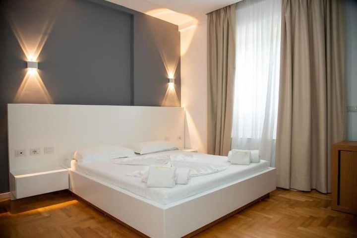Room 6 of 30