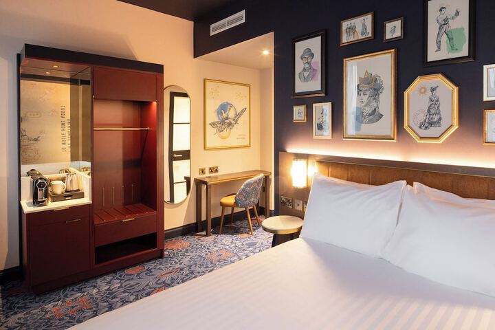 Room 9 of 27