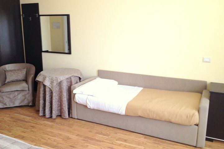 Room 6 of 45