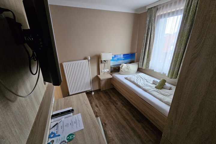 Room 8 of 29