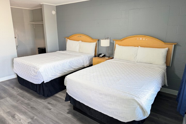 Room 6 of 15