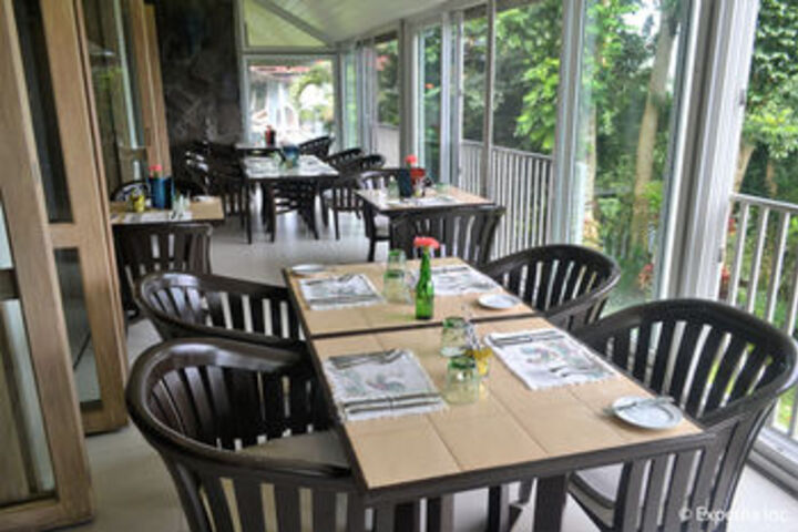 Dining 59 of 64