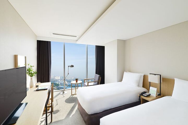 Room 16 of 38