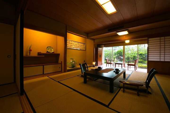 Room 14 of 37