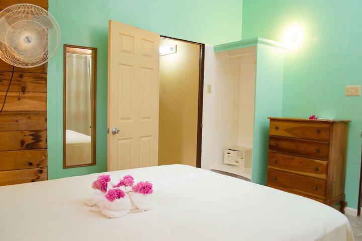Room 11 of 119