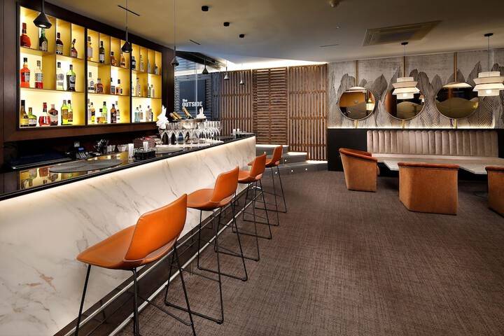 Lounge 83 of 119