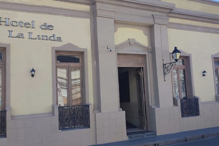 Exterior of Hotel de la Linda