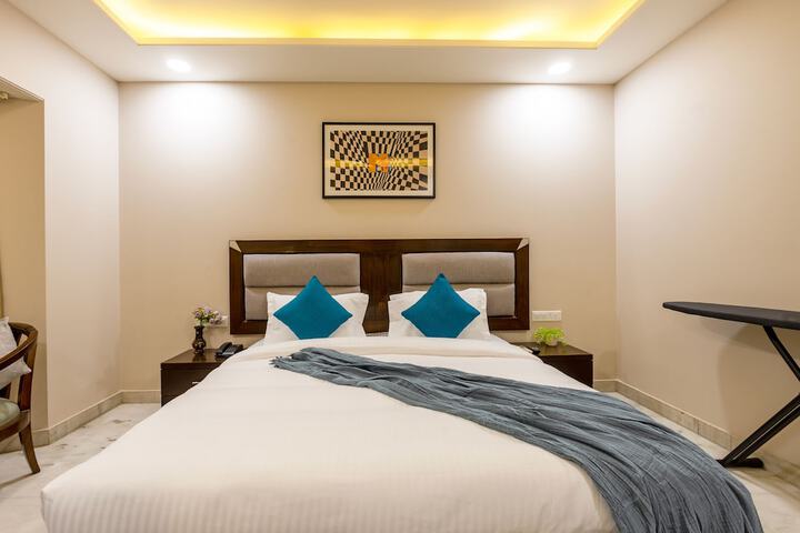 Room 4 of 17