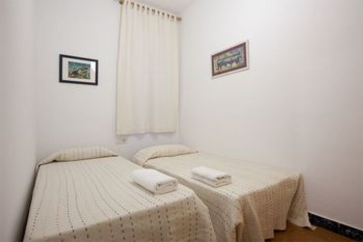 Room 11 of 36