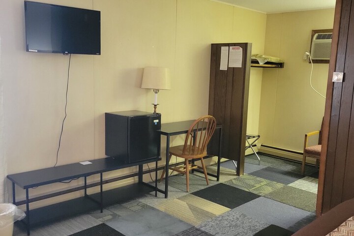 Room 8 of 26