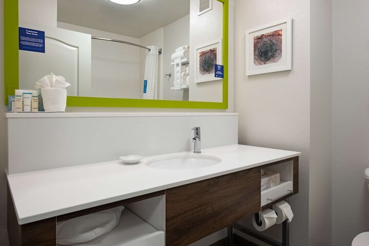 Room 8 of 28