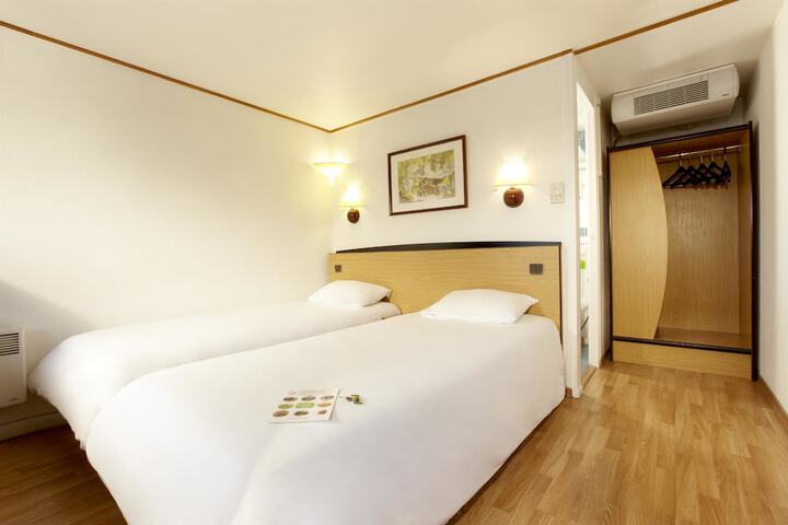 Room 3 of 21