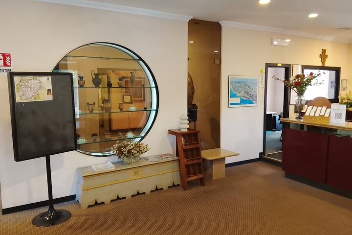 Entrance & Lobby
