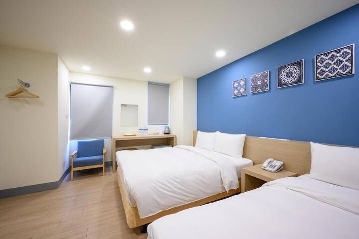 Room 10 of 31