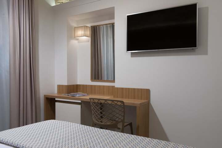 Room 12 of 17