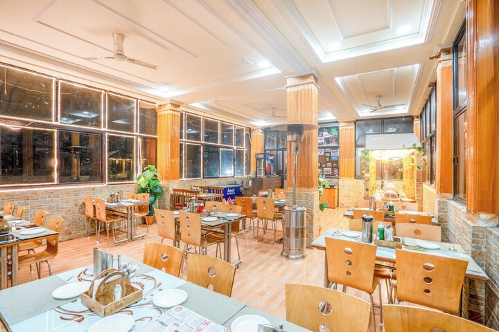 Dining 63 of 72