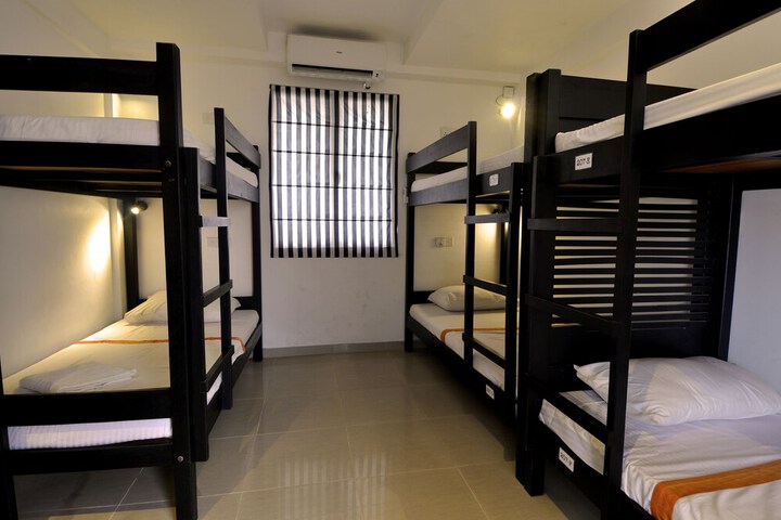 Room 9 of 40