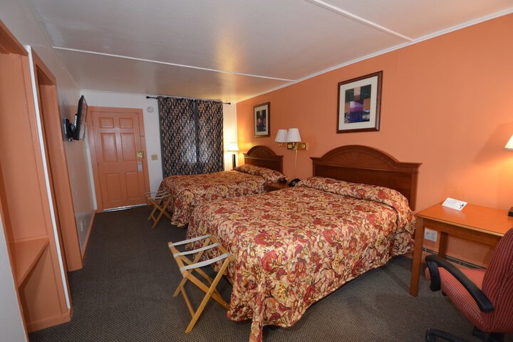 1 Queen Bed (8 of 30)