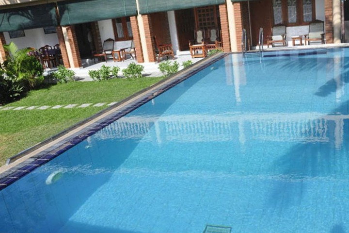 Hotel with Pool